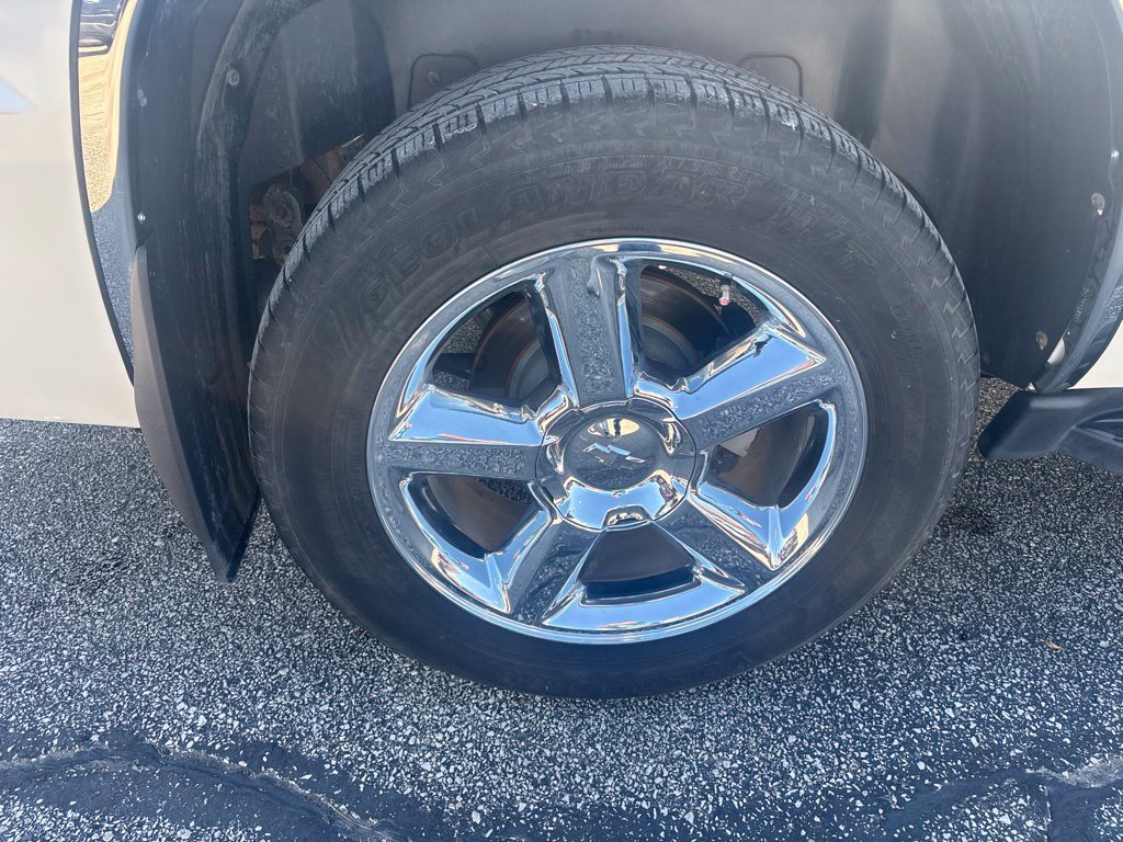Used 2013 Chevrolet Avalanche LTZ AWD/4WD image 12