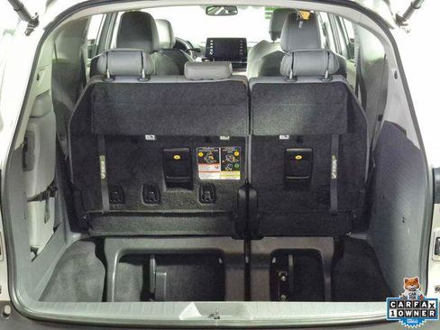 Certified 2024 Toyota Sienna XLE FWD image 28