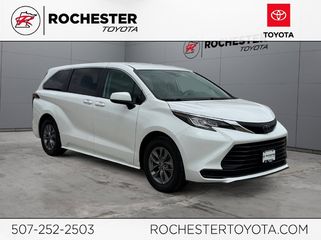Used 2023 Toyota Sienna LE AWD/4WD image 1