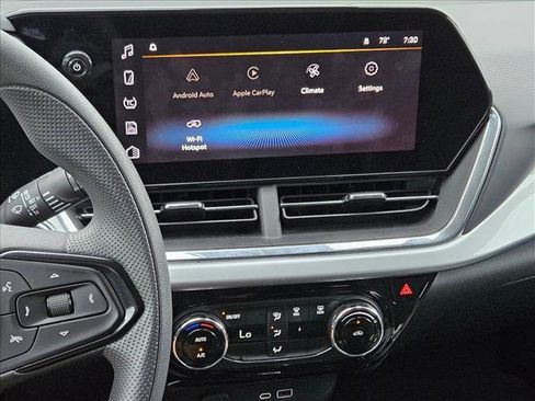 Used 2025 Chevrolet Trax LT image 13