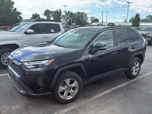 Used 2025 Toyota RAV4 XLE AWD/4WD image 3
