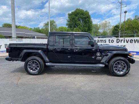 Used 2020 Jeep Gladiator Overland w/ Dual Top Group AWD/4WD image 2