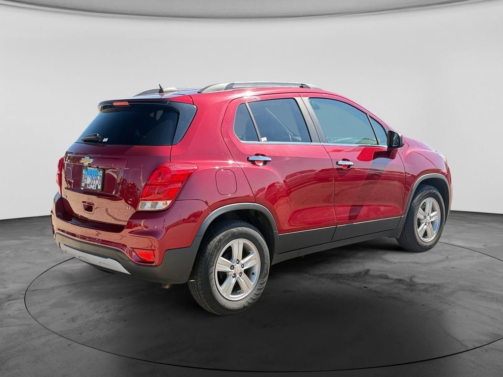 Used 2019 Chevrolet Trax LT w/ LT Convenience Package FWD image 9
