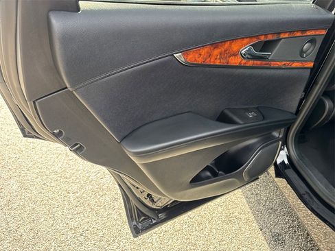 Used 2019 Lincoln Nautilus Reserve image 21