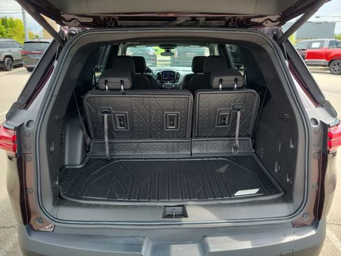 Used 2023 Chevrolet Traverse LT FWD image 7