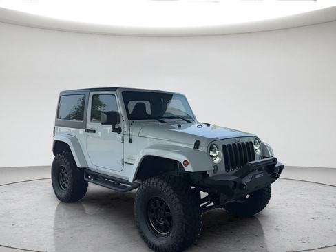 Used 2015 Jeep Wrangler Sahara w/ Connectivity Group AWD/4WD image 1
