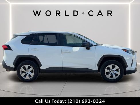 Used 2022 Toyota RAV4 LE FWD image 2