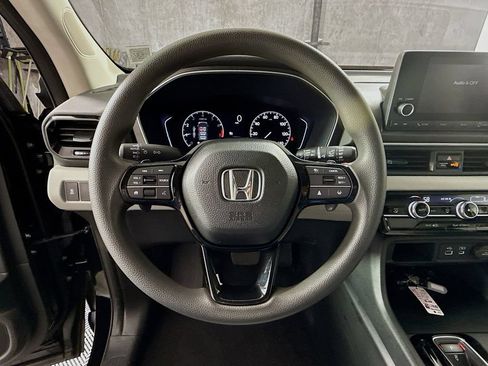 Certified 2023 Honda Pilot LX image 9