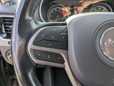 Used 2019 Jeep Cherokee Limited FWD image 16
