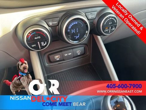 Used 2025 Hyundai Venue SEL FWD image 29