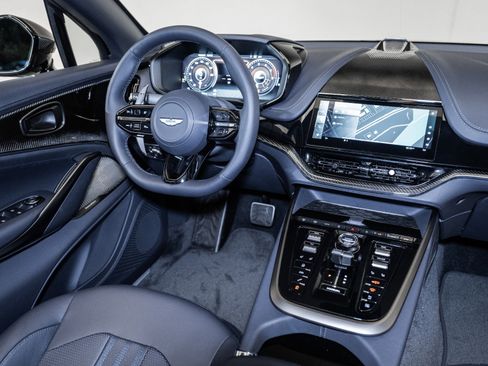 Used 2025 Aston Martin DBX 707 image 23