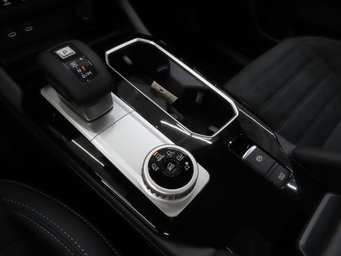 New 2025 Mitsubishi Outlander SE image 15