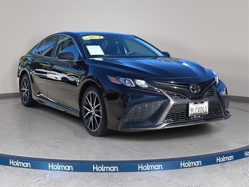 Used 2024 Toyota Camry SE image 1