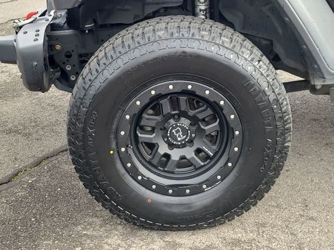 Used 2021 Jeep Gladiator Rubicon image 16