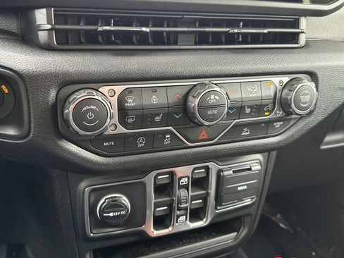 New 2026 Jeep Gladiator Sport AWD/4WD image 18