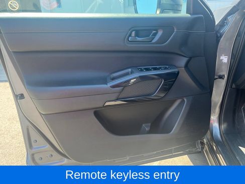 Used 2024 Nissan Pathfinder SV AWD/4WD image 13