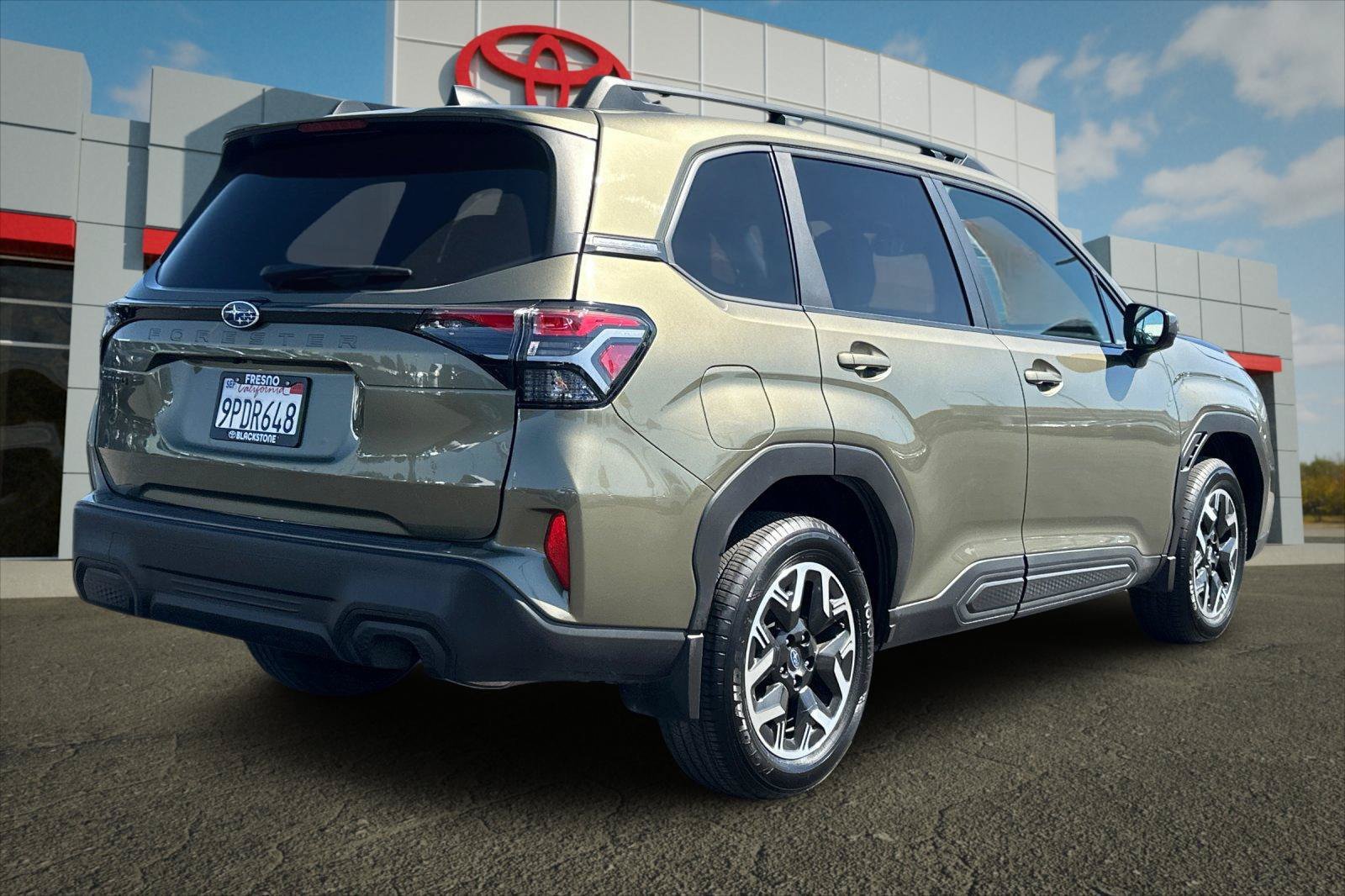 Used 2025 Subaru Forester Premium AWD/4WD image 3