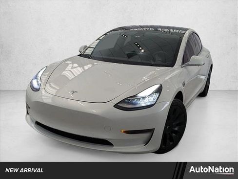 Used 2020 Tesla Model 3 Standard Range Plus image 1
