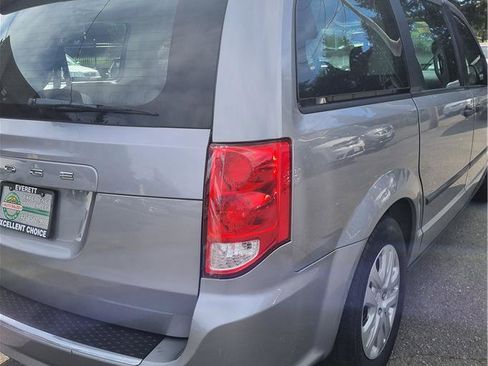 Used 2016 Dodge Grand Caravan American Value Package w/ UConnect Hands-Free Group FWD image 5
