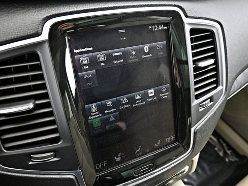 Used 2020 Volvo XC90 T6 Momentum image 10