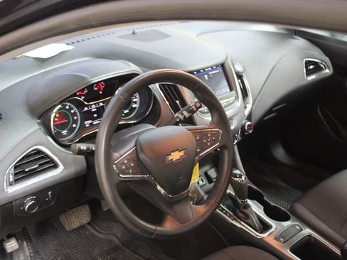 Used 2019 Chevrolet Cruze LT FWD image 14