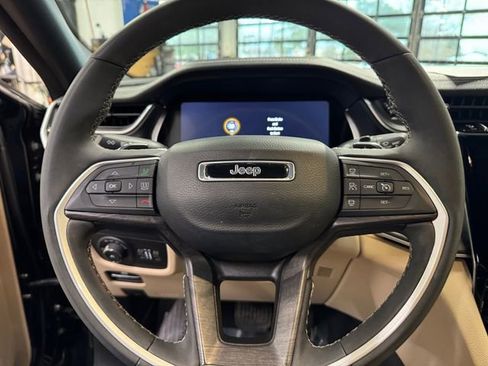 Used 2024 Jeep Grand Cherokee L Limited w/ Luxury Tech Group II image 19