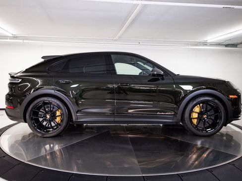 Certified 2025 Porsche Cayenne Turbo GT AWD/4WD image 8
