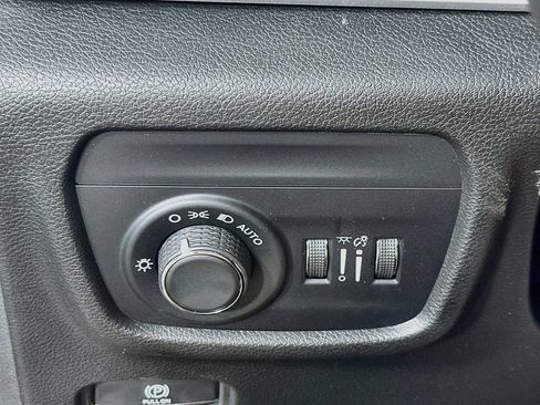 Used 2023 Jeep Grand Cherokee Altitude RWD image 21