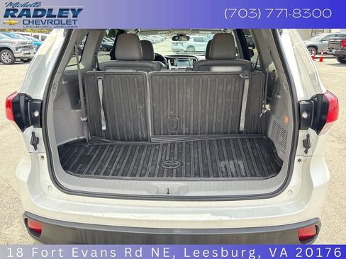 Used 2018 Toyota Highlander XLE AWD/4WD image 11