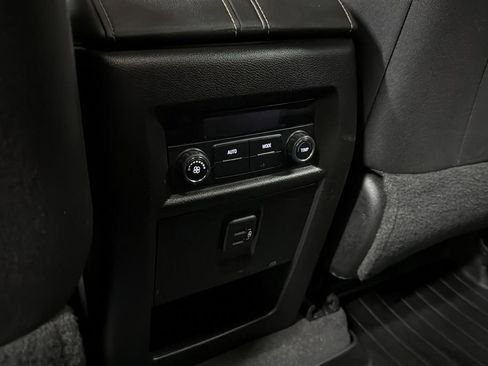 Used 2019 Chevrolet Traverse LT image 26