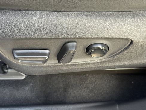 Used 2020 Toyota Highlander Limited image 20