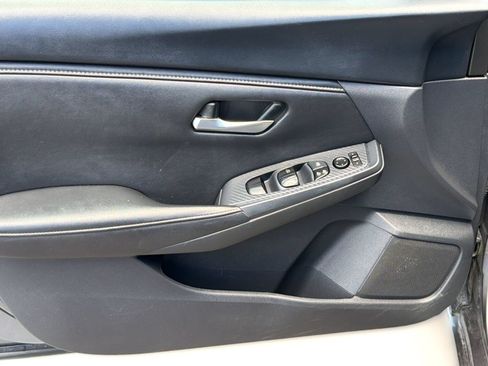 Used 2025 Nissan Sentra SV FWD image 14