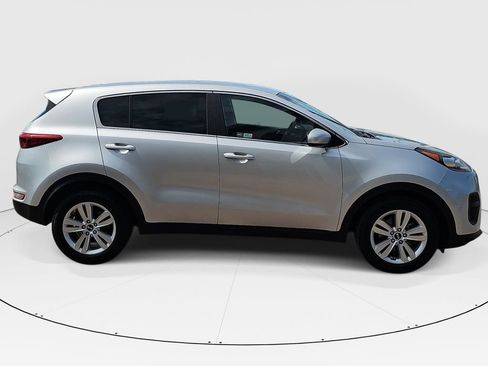 Used 2018 Kia Sportage LX FWD image 2