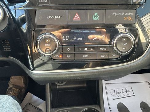Used 2016 Mitsubishi Outlander SEL AWD/4WD image 25