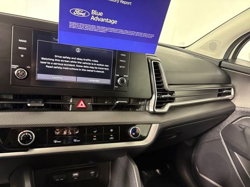 Used 2025 Kia Sportage LX image 18