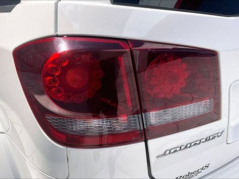 Used 2017 Dodge Journey Crossroad w/ Popular Equipment Group FWD image 23