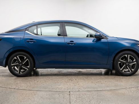 Used 2025 Nissan Sentra SV FWD image 11