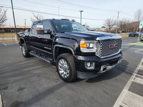 Used 2016 GMC Sierra 2500 Denali w/ Duramax Plus Package image 2
