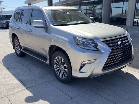 Used 2020 Lexus GX 460 Luxury w/ Accessory Package image 4