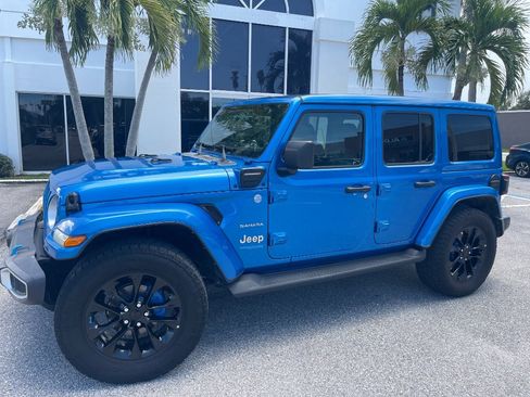 Used 2022 Jeep Wrangler Unlimited Sahara AWD/4WD image 26
