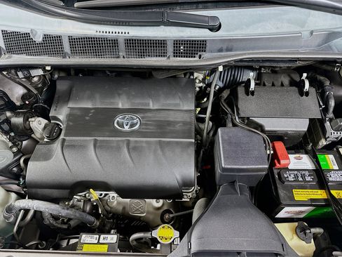 Used 2015 Toyota Sienna XLE w/ XLE Navigation Package image 34