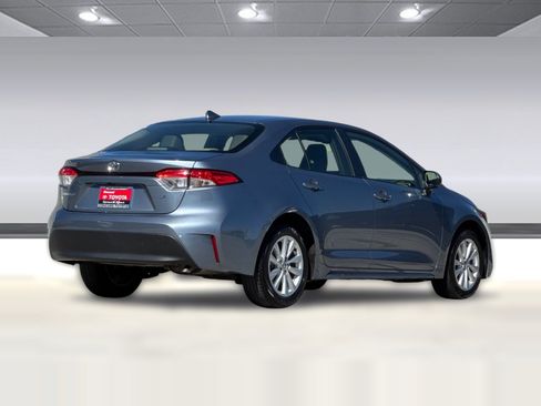 Used 2024 Toyota Corolla LE w/ LE Convenience Package FWD image 8