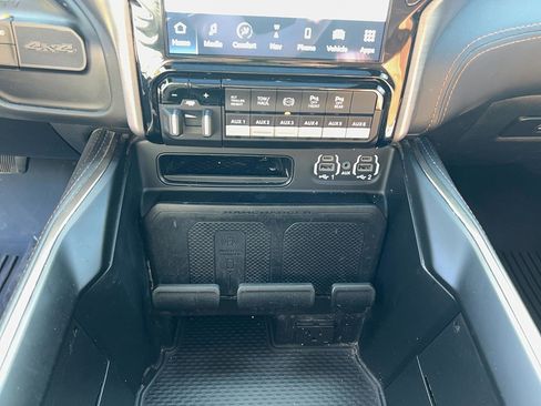 Used 2022 RAM 2500 Limited AWD/4WD image 22