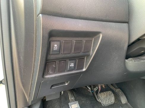 Used 2015 Nissan Pathfinder S AWD/4WD image 30