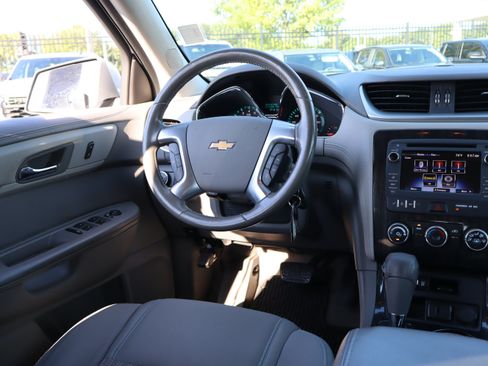 Used 2017 Chevrolet Traverse LT AWD/4WD image 12