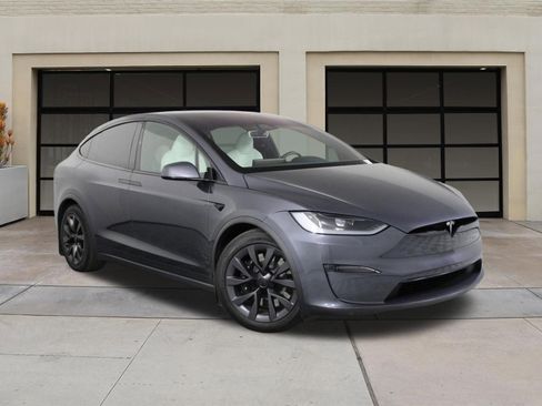 Used 2023 Tesla Model X Standard Range image 31