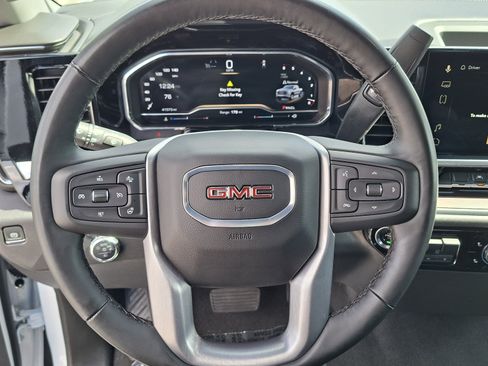 Used 2025 GMC Sierra 1500 SLT image 11