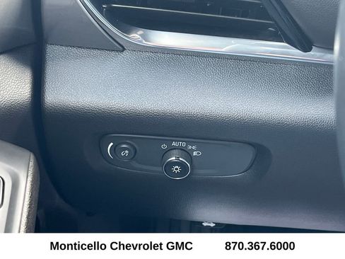 Used 2023 Chevrolet Traverse LT image 16
