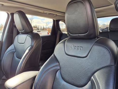 Used 2021 Jeep Cherokee Limited image 16