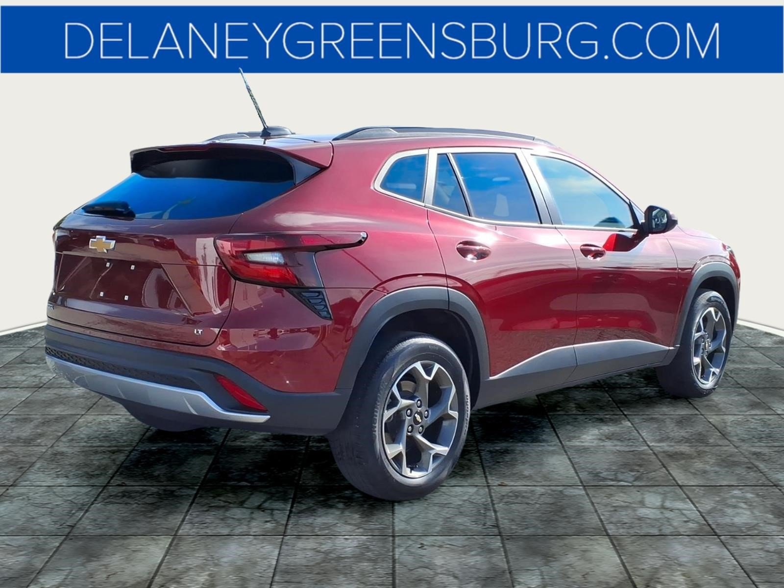 Used 2024 Chevrolet Trax LT w/ LT Convenience Package FWD image 3